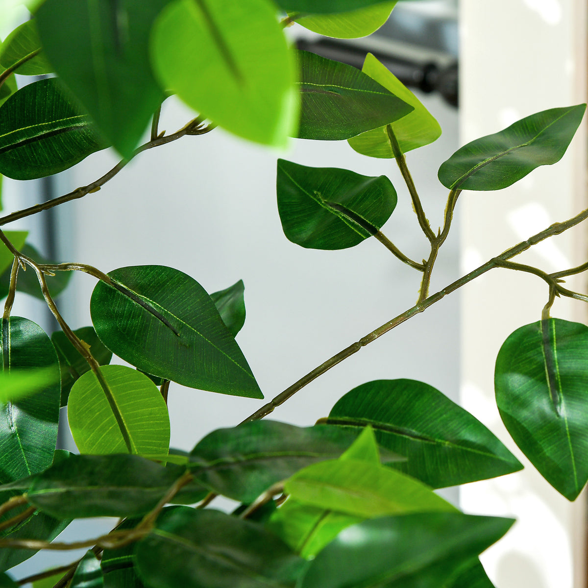 HOMCOM Set mit 2 künstlichen Ficus-Pflanzen 1,80 m hoch Stamm Äste Liane Moosblätter sehr realistisch inklusive Topf Grün