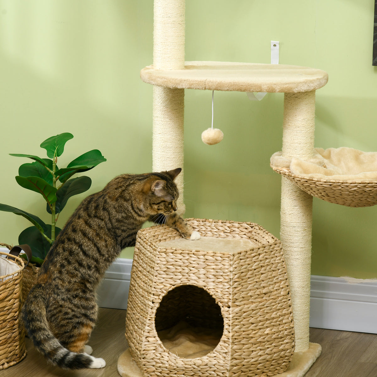 PawHut Kratzbaum Kletterbaum Kratzbrett für Katzen Höhe 119 cm verstärkte Säulen mit Höhle Hängematte 2 hängende Bälle